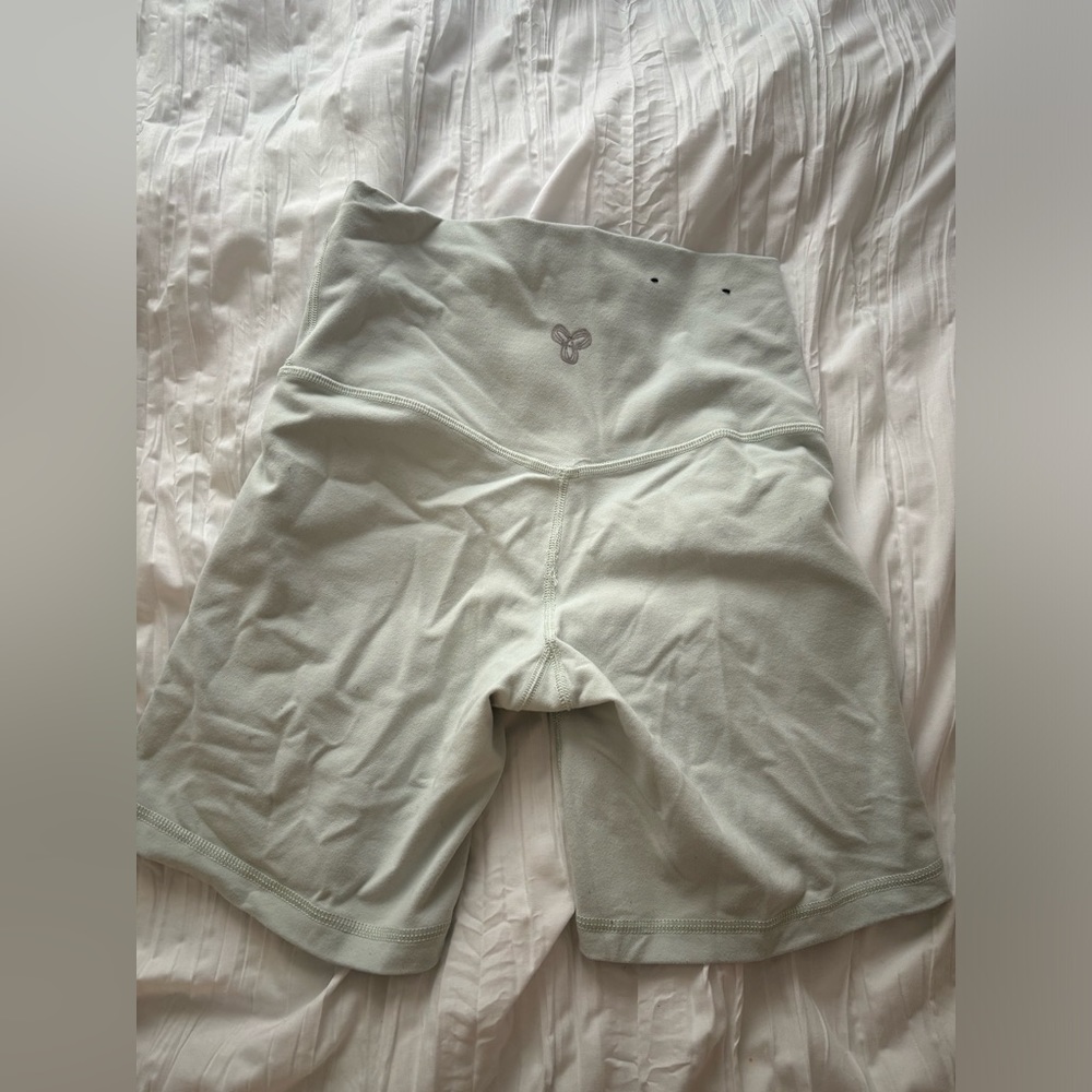 Aritzia 6” seam biker shorts
